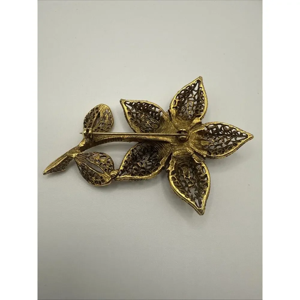 Vintage Lot of Two Brooches Floral Pink Red Lucite Gold Tone‎ Filigree